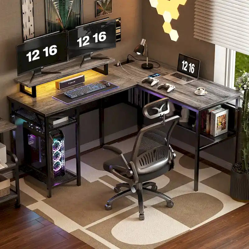 L-förmiger Computertisch mit Steckdosen, RGB-LED-Beleuchtung und Monitorständer