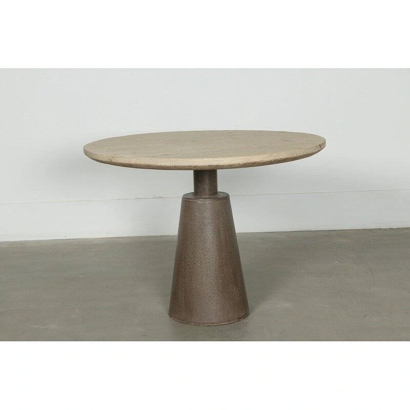 39 ronde tafel op voetstuk, verweerd naturel
